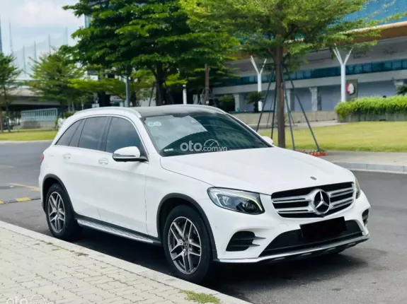 Mercedes-Benz GLC 300 4Matic 2018 - Xe lướt chất lượng như mới với ODO thấp