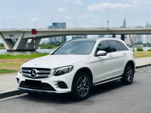 Mercedes-Benz GLC 300 4Matic 2018 - Xe lướt chất lượng như mới với ODO thấp