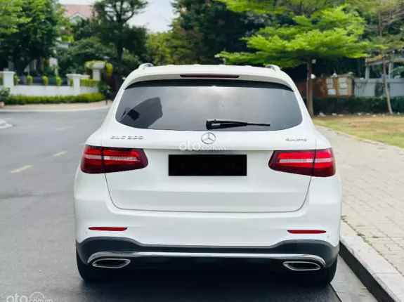 Mercedes-Benz GLC 300 4Matic 2018 - Xe lướt chất lượng như mới với ODO thấp