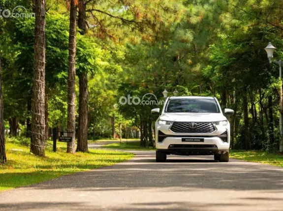 Toyota Innova Cross Xăng 2026 - [NEW 2026] ƯU ĐÃI TIỀN MẶT- HỖ TRỢ 50% THUẾ TRƯỚC BẠ
