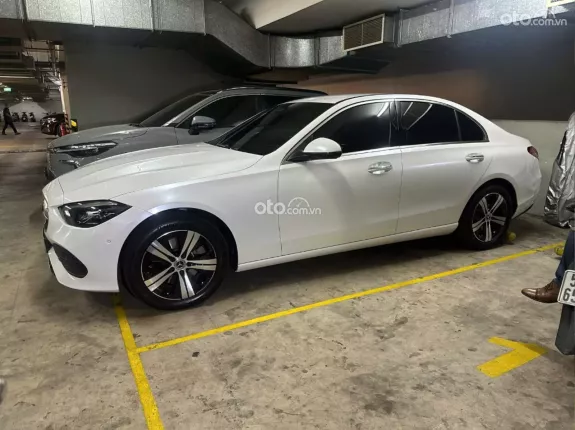 Mercedes-Benz C200 Avantgarde Plus 2021 - Xe sang trọng đẳng cấp với nội thất cao cấp