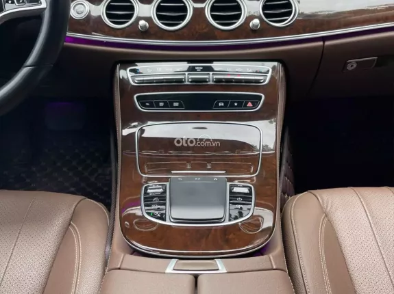 Mercedes-Benz E200 Exclusive 2022 - Xe đẹp, chất, giá tốt