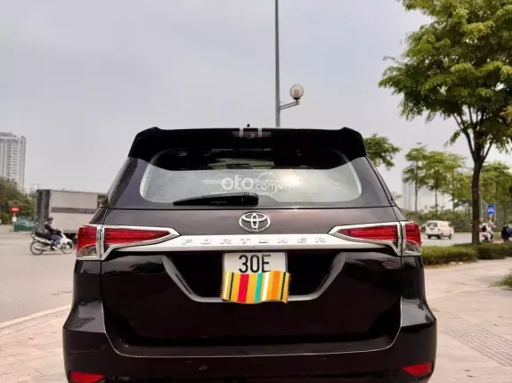 Toyota Fortuner 2.4 MT 4x2 2017 - Xe gia đình cần bán, giá tốt thương lượng