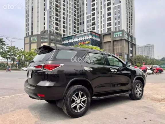 Toyota Fortuner 2.4 MT 4x2 2017 - Xe gia đình cần bán, giá tốt thương lượng