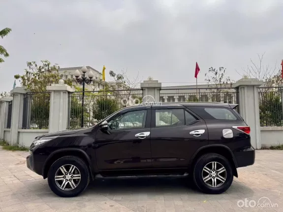 Toyota Fortuner 2.4 MT 4x2 2017 - Xe gia đình cần bán, giá tốt thương lượng
