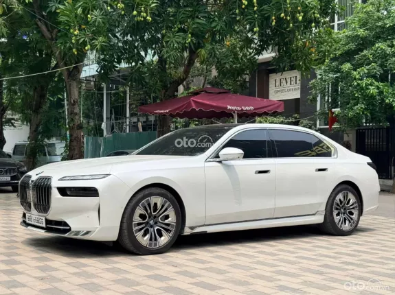 BMW 740i 2023 - BMW 740PE siêu lướt 2023