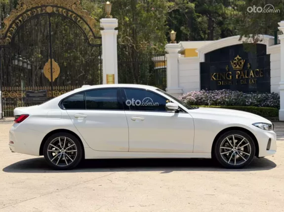 BMW 320i Sport Line 2024 - Tiết kiệm ngay 500tr, bank 70%