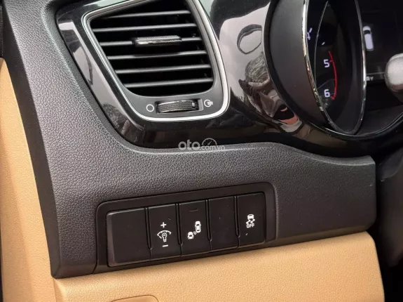 Kia Sedona 2.2 DATH 2018 - Kia Sedona 2.2 DATH 2018