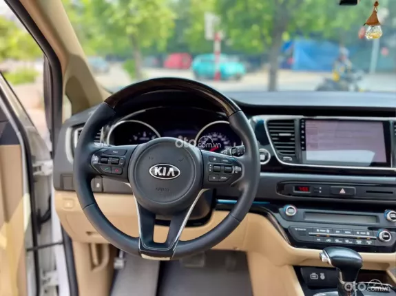 Kia Sedona 2.2 DATH 2018 - Kia Sedona 2.2 DATH 2018