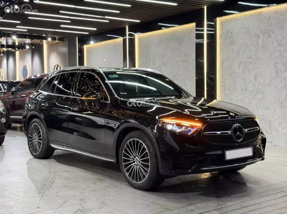 Mercedes-Benz GLC 300 4Matic V1 2023 - Xe đẹp trang bị option tiện nghi, giá tốt