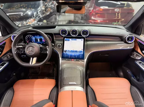 Mercedes-Benz GLC 300 4Matic V1 2023 - Xe đẹp trang bị option tiện nghi, giá tốt
