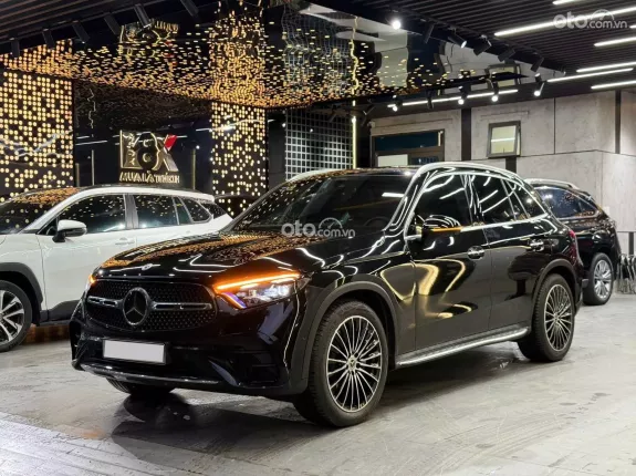 Mercedes-Benz GLC 300 4Matic V1 2023 - Xe đẹp trang bị option tiện nghi, giá tốt