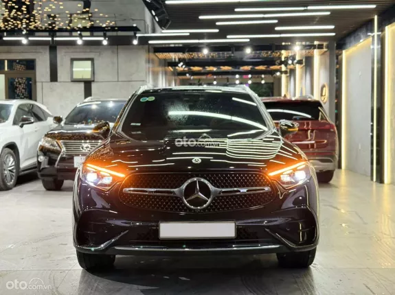 Mercedes-Benz GLC 300 4Matic V1 2023 - Xe đẹp trang bị option tiện nghi, giá tốt
