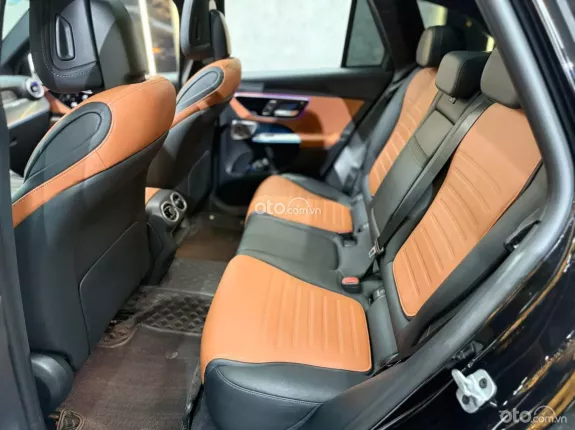 Mercedes-Benz GLC 300 4Matic V1 2023 - Xe đẹp trang bị option tiện nghi, giá tốt