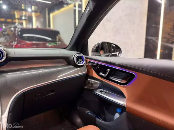 Mercedes-Benz GLC 300 4Matic V1 2023 - Xe đẹp trang bị option tiện nghi, giá tốt