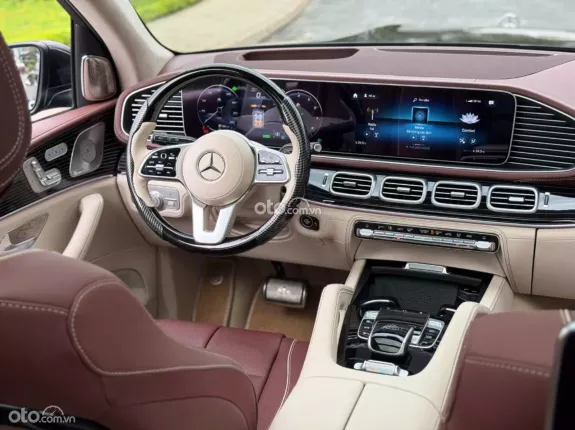 Maybach Quattro 2022 - Xe màu đen nội thất nâu kem