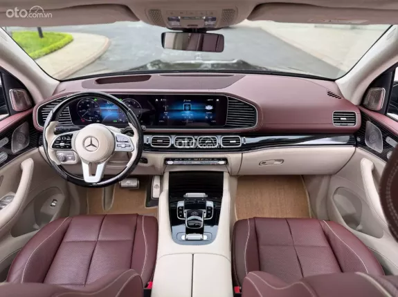 Maybach Quattro 2022 - Xe màu đen nội thất nâu kem