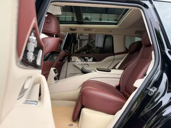 Maybach Quattro 2022 - Xe màu đen nội thất nâu kem
