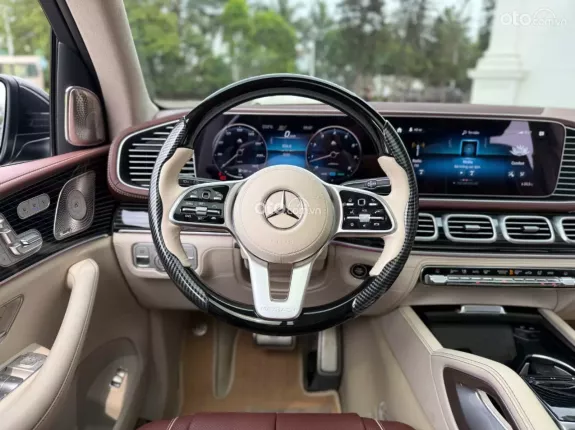 Maybach Quattro 2022 - Xe màu đen nội thất nâu kem