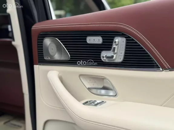 Maybach Quattro 2022 - Xe màu đen nội thất nâu kem