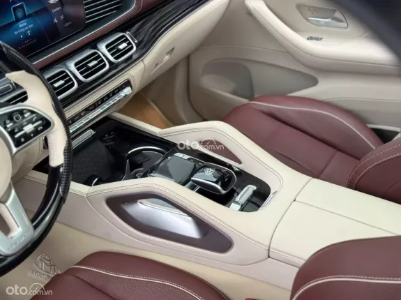 Maybach Quattro 2022 - Xe màu đen nội thất nâu kem