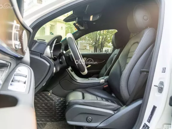 Mercedes-Benz GLC 200 4Matic 2021 - Xe bảo dưỡng full hãng