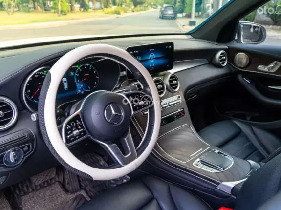 Mercedes-Benz GLC 200 4Matic 2021 - Xe bảo dưỡng full hãng