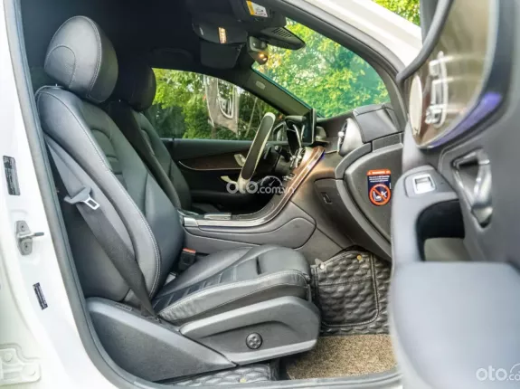 Mercedes-Benz GLC 200 4Matic 2021 - Xe bảo dưỡng full hãng
