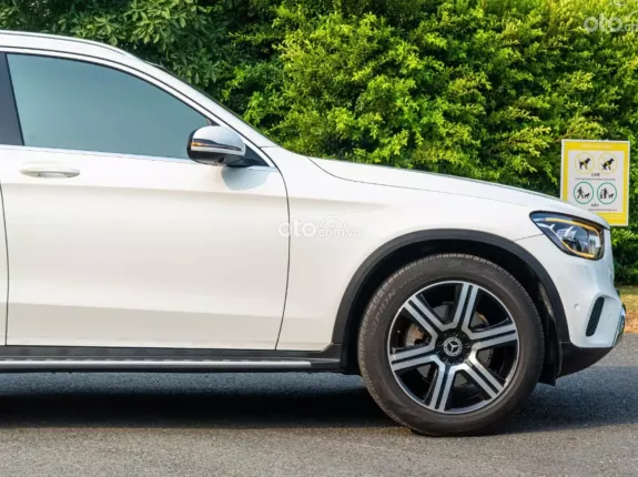 Mercedes-Benz GLC 200 4Matic 2021 - Xe bảo dưỡng full hãng
