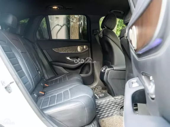 Mercedes-Benz GLC 200 4Matic 2021 - Xe bảo dưỡng full hãng