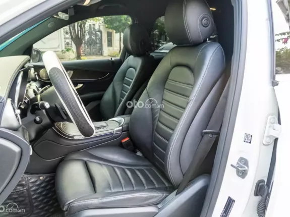 Mercedes-Benz GLC 200 4Matic 2021 - Xe bảo dưỡng full hãng