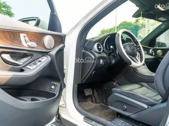 Mercedes-Benz GLC 200 4Matic 2021 - Xe bảo dưỡng full hãng