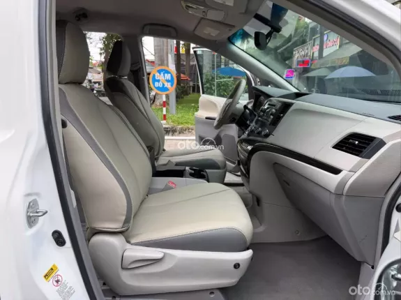 Toyota Sienna LE 3.5 AT AWD 2010 - MPV 8 chỗ rộng rãi, tiện nghi
