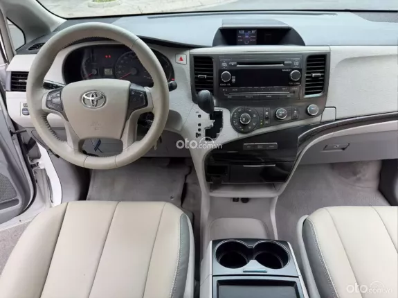 Toyota Sienna LE 3.5 AT AWD 2010 - MPV 8 chỗ rộng rãi, tiện nghi