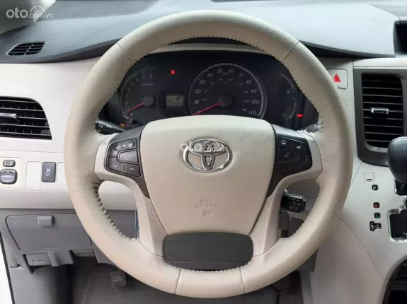 Toyota Sienna LE 3.5 AT AWD 2010 - MPV 8 chỗ rộng rãi, tiện nghi