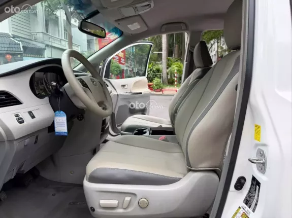 Toyota Sienna LE 3.5 AT AWD 2010 - MPV 8 chỗ rộng rãi, tiện nghi