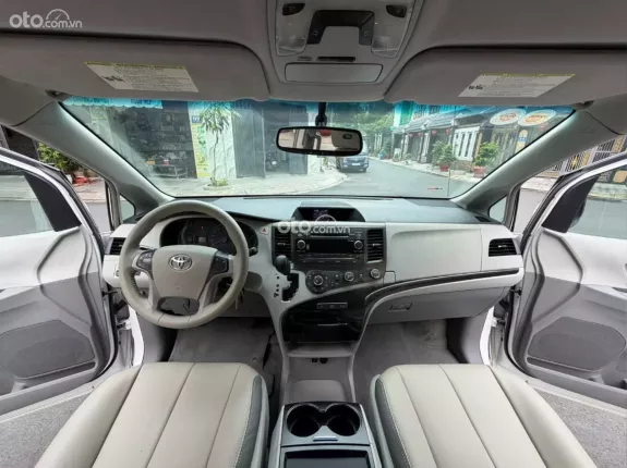 Toyota Sienna LE 3.5 AT AWD 2010 - MPV 8 chỗ rộng rãi, tiện nghi