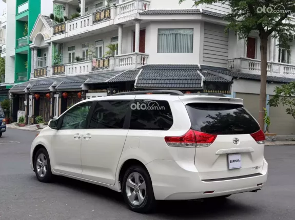 Toyota Sienna LE 3.5 AT AWD 2010 - MPV 8 chỗ rộng rãi, tiện nghi