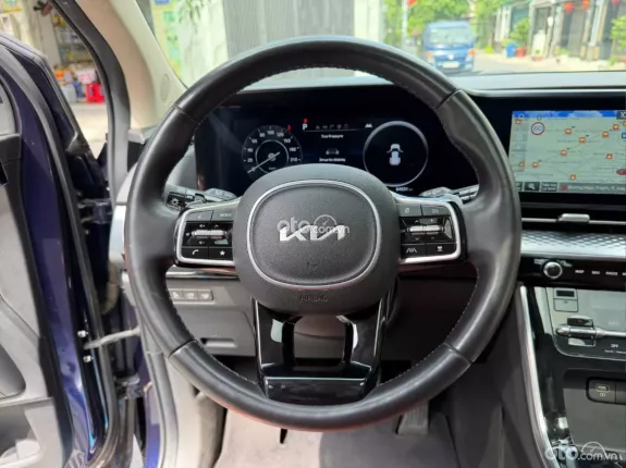 Kia Carnival 2.2D Signature 2023 - Xe đi ít, máy còn êm