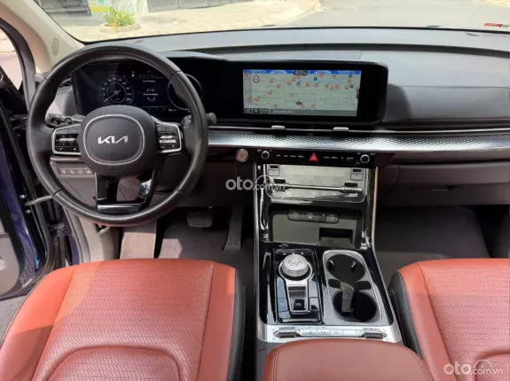 Kia Carnival 2.2D Signature 2023 - Xe đi ít, máy còn êm