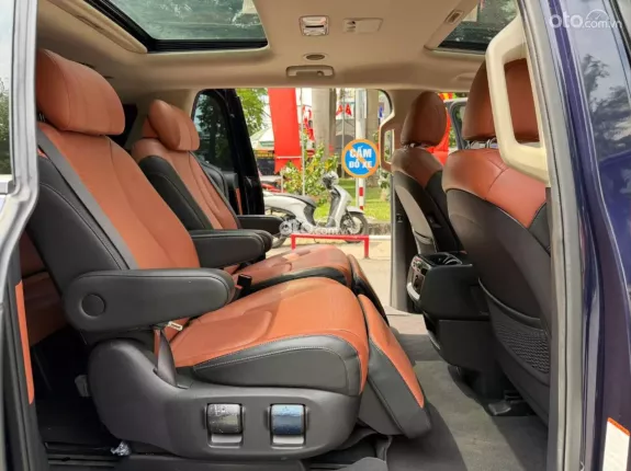 Kia Carnival 2.2D Signature 2023 - Xe đi ít, máy còn êm