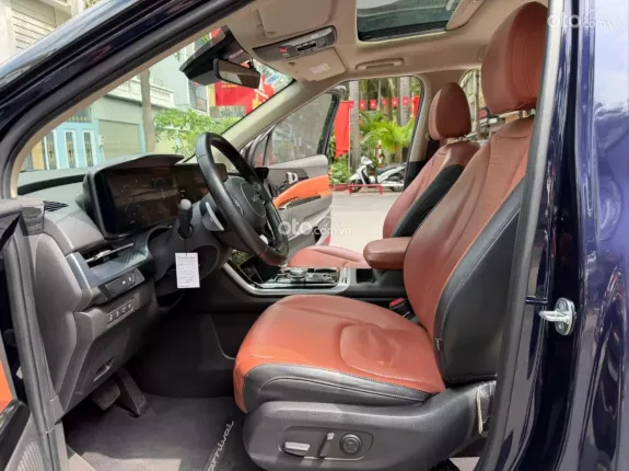 Kia Carnival 2.2D Signature 2023 - Xe đi ít, máy còn êm