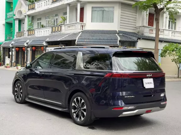 Kia Carnival 2.2D Signature 2023 - Xe đi ít, máy còn êm
