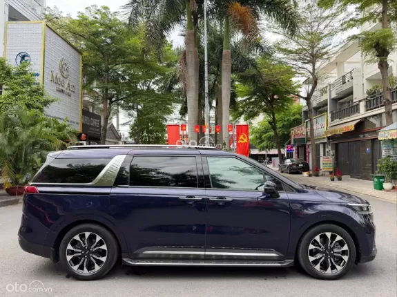 Kia Carnival 2.2D Signature 2023 - Xe đi ít, máy còn êm