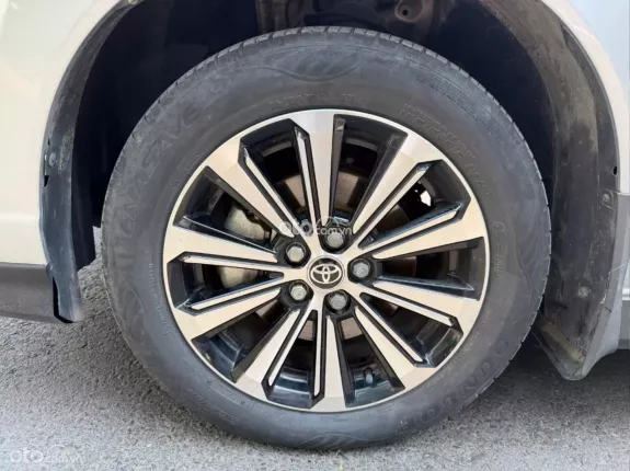 Toyota Veloz Cross 1.5 CVT 2022 - Hông dịch vụ, full bảo dưỡng hãng. Nhập Indo