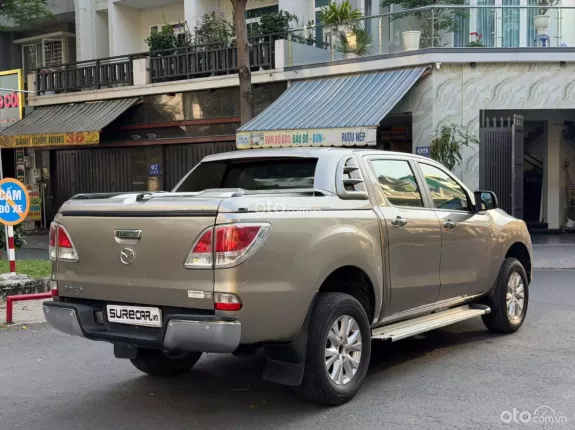 Mazda BT-50 Deluxe 4x2 2.2 AT 2015 - Bán xe bán tải nhập Thái màu vàng đẹp