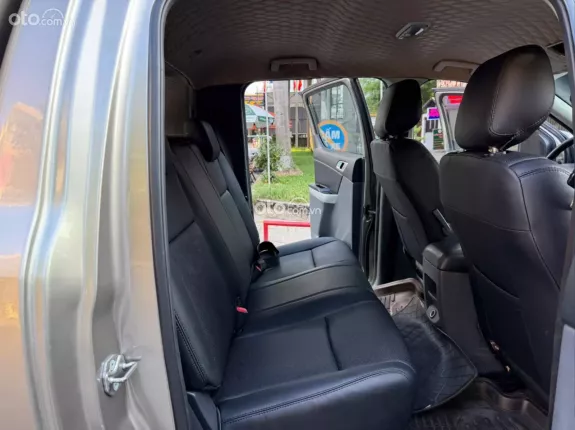 Mazda BT-50 Deluxe 4x2 2.2 AT 2015 - Bán xe bán tải nhập Thái màu vàng đẹp