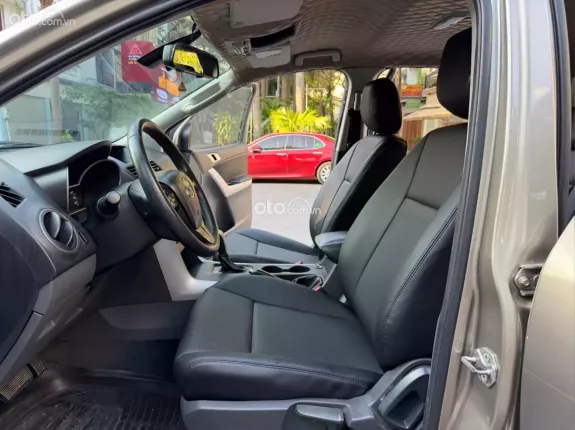 Mazda BT-50 Deluxe 4x2 2.2 AT 2015 - Bán xe bán tải nhập Thái màu vàng đẹp