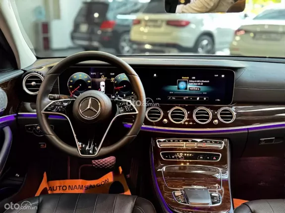 Mercedes-Benz E200 Exclusive 2022 - Xe sang trọng phiên bản cao cấp 2022