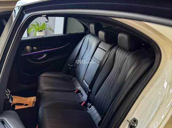 Mercedes-Benz E200 Exclusive 2022 - Xe sang trọng phiên bản cao cấp 2022